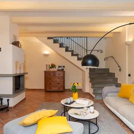Casa Da Sogno 12, Emma Orciano Pisano