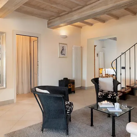 فيلة Casa Da Sogno 12, Emma