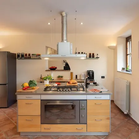 Casa Da Sogno 12, Emma Βίλα